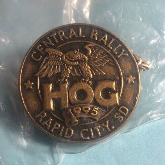 1995  Central Rally Rapid City,SD Harley Davidson  HOG Harley Owner Group  Pin - Picture 1 of 2
